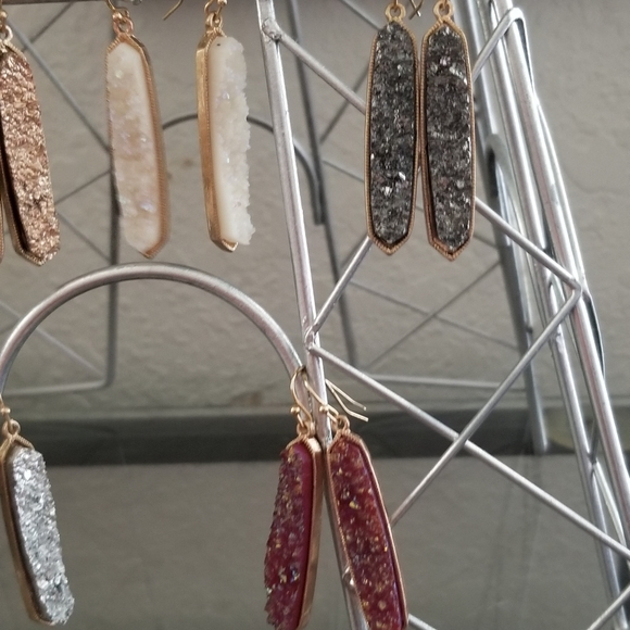3/$30♥️ Fashion Dangling Quartz Earrings - Picture 3 of 10